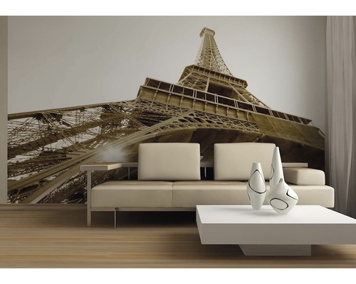 Obývací pokoj s fototapetou Eiffelovy věže a moderním nábytkem
