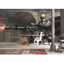 Dekorativní pokoj s nástěnnou malbou Star Wars Mandalorian za stolem.