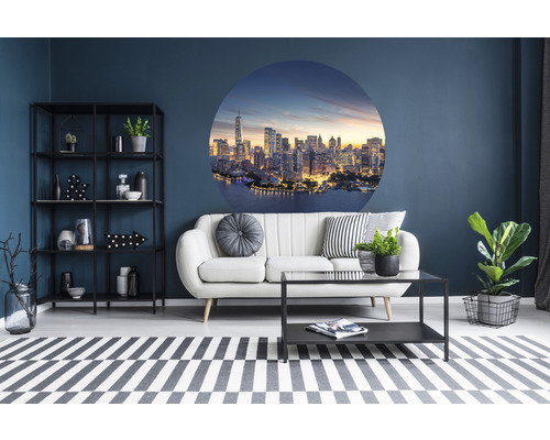 Dekorativní design stěn s panoramatem New Yorku v obývacím pokoji