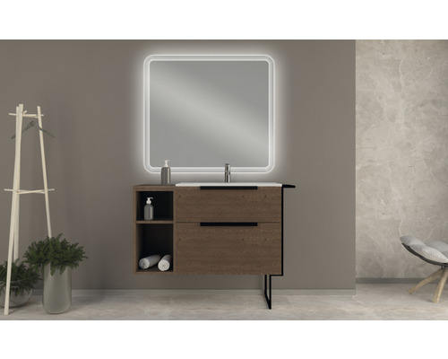 Koupelna s umyvadlovou skříňkou, zrcadlem s osvětlením a věšákem na ručníky