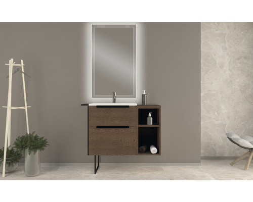 Koupelna s umyvadlovou skříňkou, umyvadlem, zrcadlem s osvětlením a držákem na ručníky