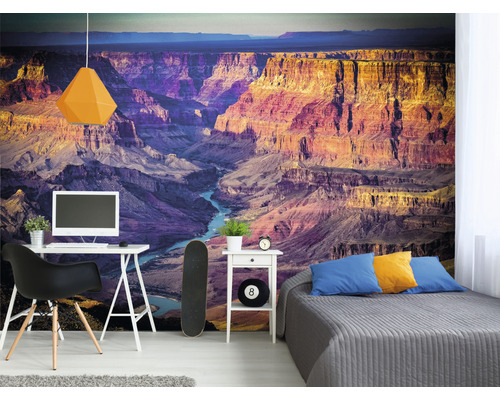 Moderní pokoj s fototapetou Grand Canyon, psacím stolem a postelí
