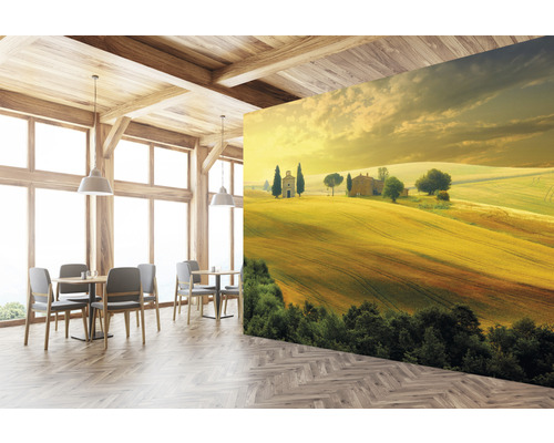 Jídelna s nástěnnou malbou toskánské krajiny