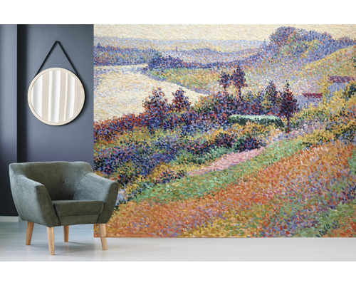 Ukázka uspořádání s křeslem, zrcadlem a fototapetou s motivem krajiny