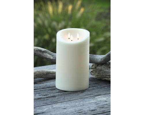 Dekorativní vosková svíčka se třemi plameny pro vnitřní i venkovní použití