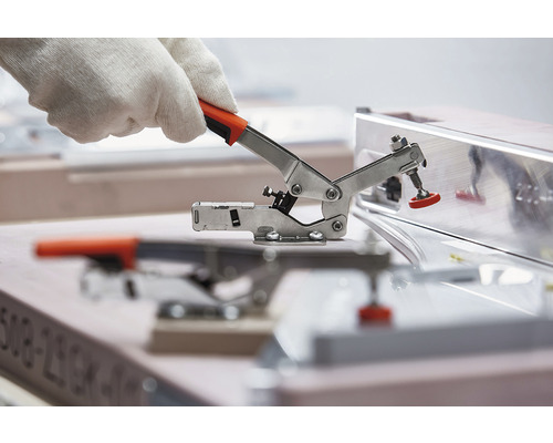 Přepínací svorka používaná k upevnění obrobků