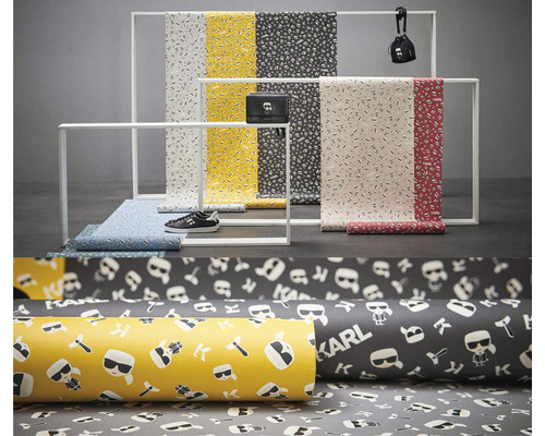 Dekorativní tapety se vzory v různých barvách v místnosti