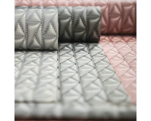 Dekorační fólie s trojúhelníkovým prošívaným vzorem na roli