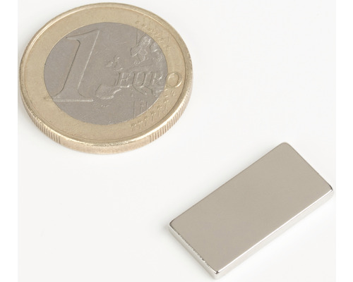Neodymový magnet obdélníkový vedle 1eurové mince