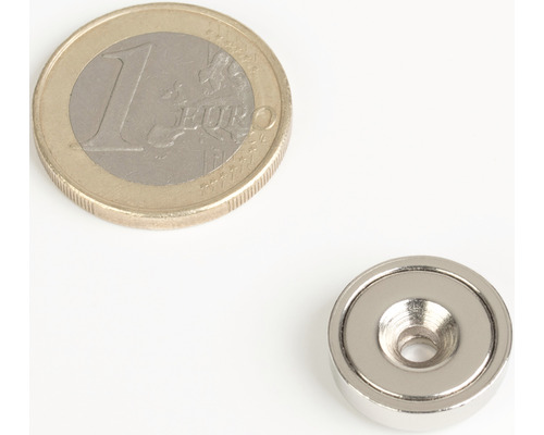 Kotoučový magnet se zápustným otvorem vedle euromince