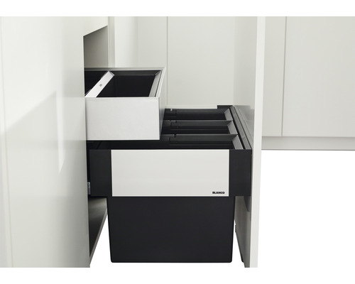 Výsuvná skříňka kuchyňské linky se systémem třídění odpadu od společnosti Blanco