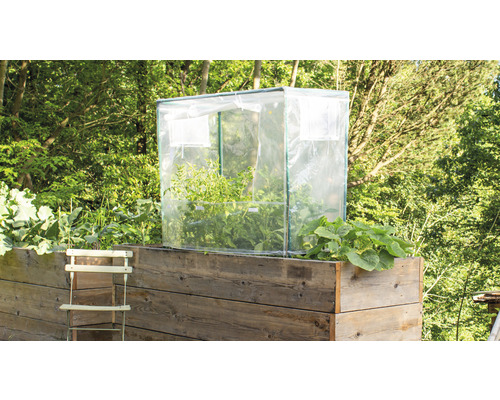 Vyvýšený záhon s pařeništním nástavcem a rostlinami