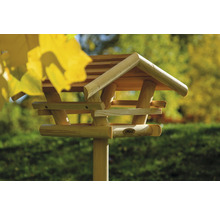 Dřevěný ptačí krmítko se stojanem pro venkovní použití