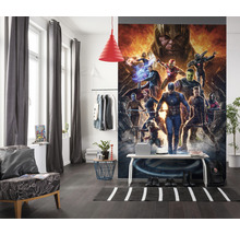 Pokoj s fototapetou s motivem Avengers, lavicí, kobercem a dekorativními prvky