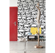 Chodba s tapetou Star Wars, věšákem a botníkem