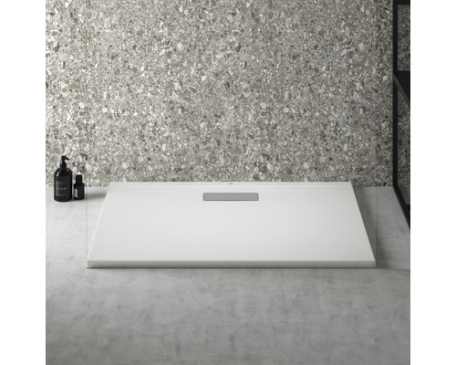 Obdélníková sprchová vanička v moderní koupelně