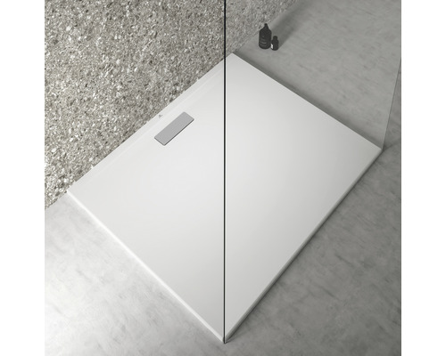 Čtvercová sprchová vanička s plochým designem a obdélníkovým odtokem