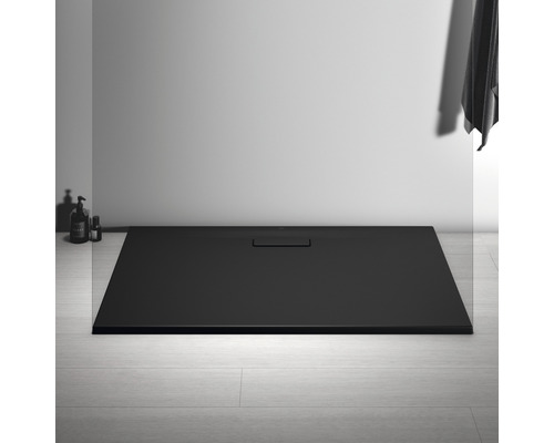 Obdélníková sprchová vanička v koupelně