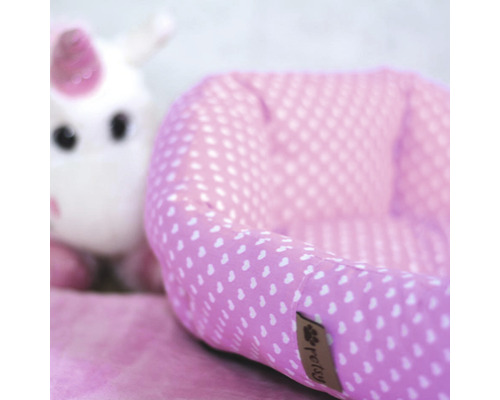 Pelíšek pro psy s puntíkovaným vzorem a plyšovým jednorožcem