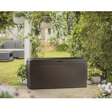 Hnědá zahradní bedna ve venkovním prostředí