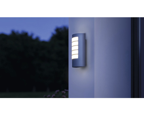 Venkovní nástěnné svítidlo s obdélníkovými světelnými prvky pro osvětlení venkovních prostor