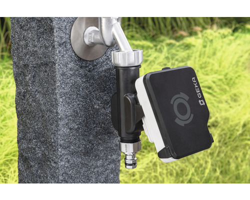 Logo Geka na vodovodním kohoutku se zavlažovacím počítačem