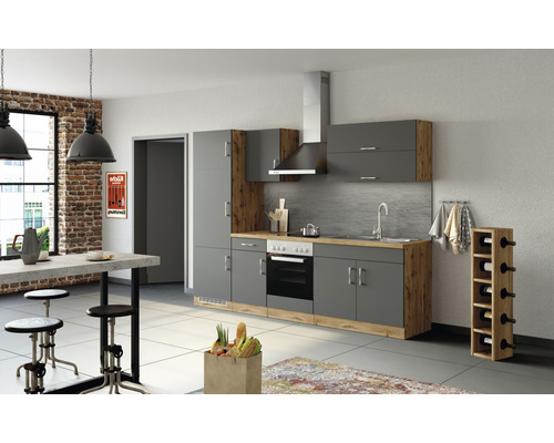 Moderní kuchyně se šedými skříňkami, dřevěnými detaily a jídelním stolem