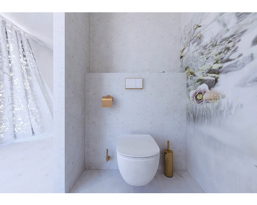 Moderní koupelna s toaletou, držákem toaletního papíru a WC štětkou