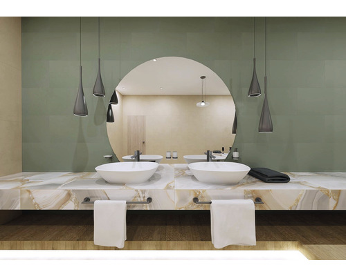 Koupelna s dvojitým umyvadlem, zrcadlem a závěsnými svítidly