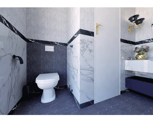 Moderní koupelna s toaletou, umyvadlem a mramorovými obklady