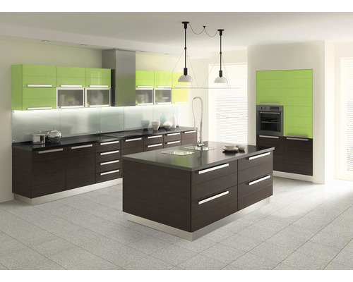 Moderní kuchyně s kuchyňským ostrůvkem, zelenými a hnědými prvky