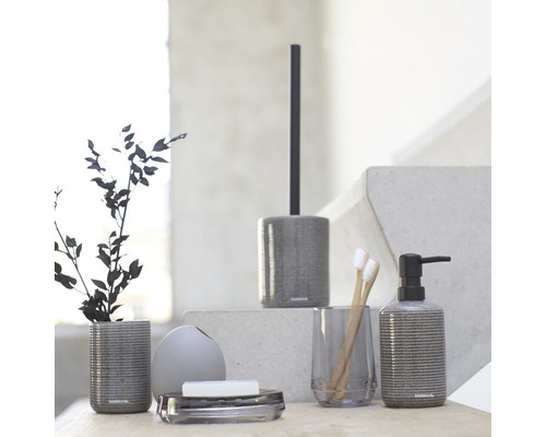 Koupelnová sada s dávkovačem mýdla, mýdlenkou, kelímkem na zubní kartáčky a WC štětkou