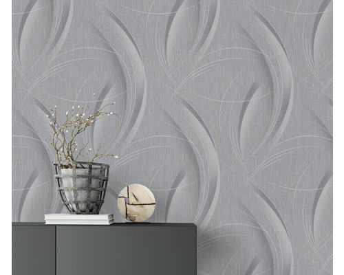 Šedá tapeta s abstraktním vzorem na zdi