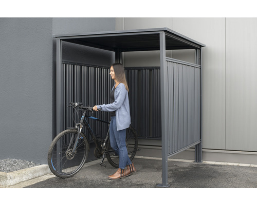 Kovový přístřešek na kola s kolem a ženou