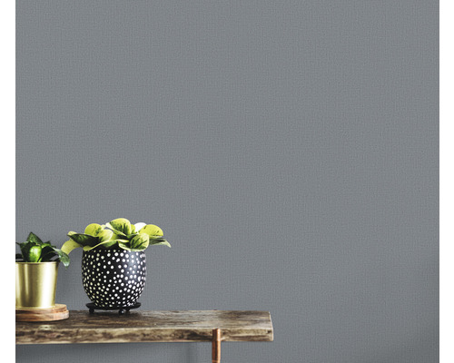 Detail šedé textilní tapety