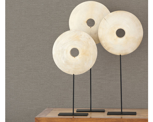 Dekorativní dřevěné kruhy na kovových stojanech do interiéru