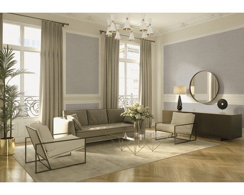 Obývací pokoj s pohovkou, křesly, konferenčním stolkem, příborníkem, lampou a dekorací