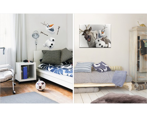 Dva dětské pokoje s postelemi, dekoracemi a nábytkem ve světlém designu.