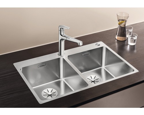 Nerezový dřez se dvěma komorami a baterií