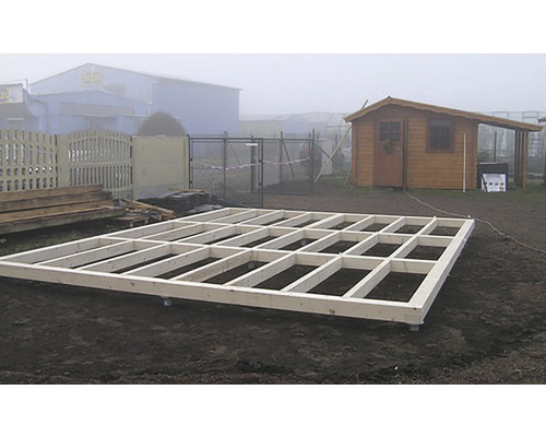 Dřevěná rámová konstrukce pro zahradní domek na zemi