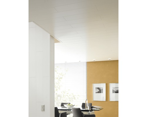 Dekorační panel MDF 10x200x1200 mm Trendy DUO bílý Světlý obývací pokoj se stropními panely a jídelním stolem.