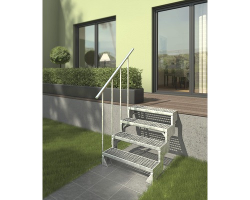 Venkovní fotografie venkovního schodiště s pěti schody a zábradlím