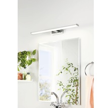 Koupelna se zrcadlovou skříňkou a LED osvětlením