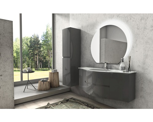 Moderní koupelna s umyvadlem, zrcadlovou skříňkou a sloupovou skříňkou pro stylový vzhled