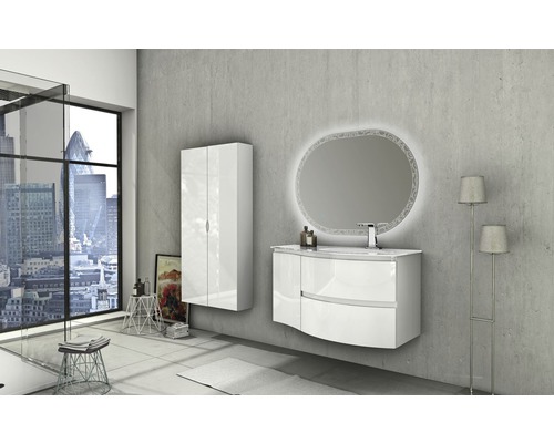 Moderní koupelna s umyvadlovou skříňkou, zrcadlovou skříňkou a vysokou skříňkou ve světlém pokoji.