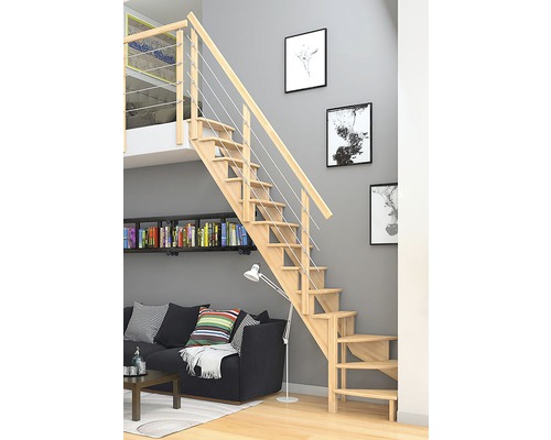 Dřevěné schodiště s kovovým zábradlím v moderním obývacím pokoji.