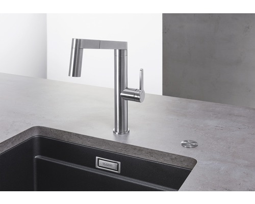 Kuchyňský dřez s nerezovou pákovou baterií