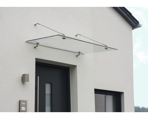 Skleněný přístřešek nad vchodovými dveřmi s nerezovými držáky