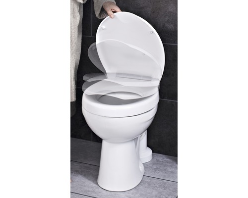 Stojící WC s funkcí automatického sklápění