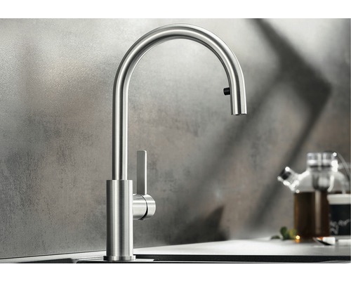 Kuchyňská baterie z kovu s vysokým výtokem